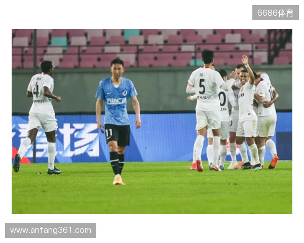 疑似吐口水!大连英博球迷呼吁俱乐部上诉申花外援特谢拉 疑似吐口水!大连英博球迷呼吁俱乐部上诉申花外援特谢拉