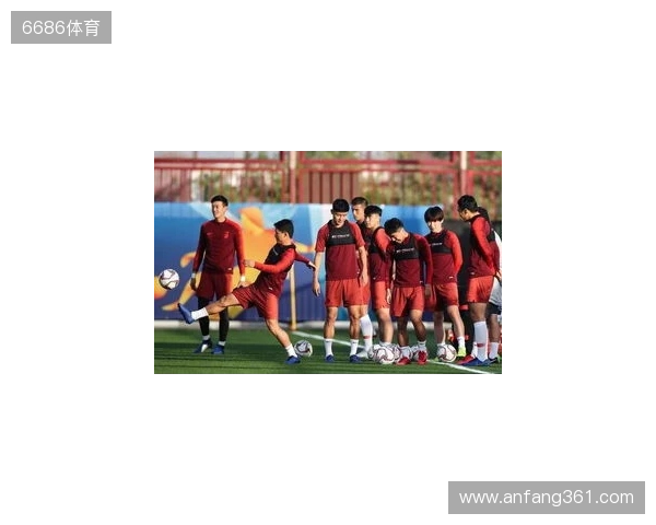 日本队全员集合备战麒麟挑战杯，前田大然“泡面头”抢眼